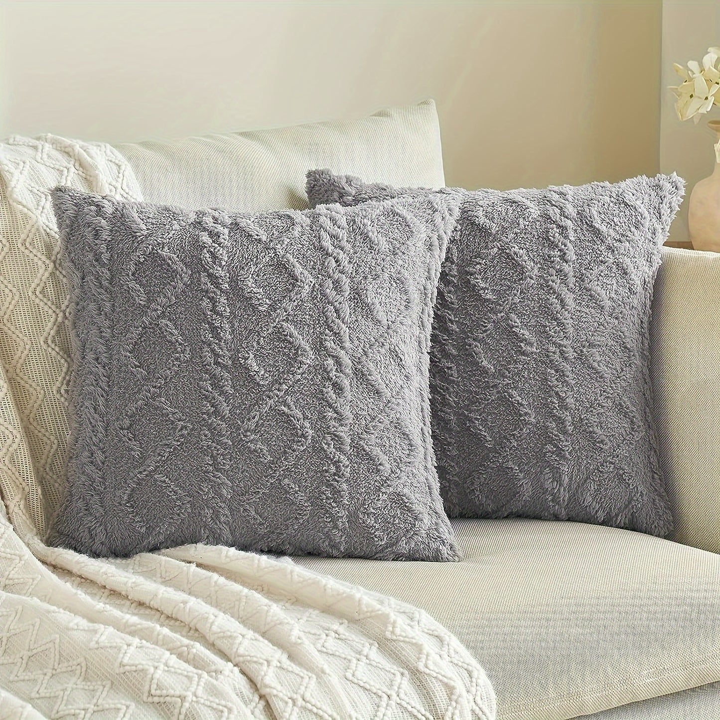Kissenhülle mit geometrischem Muster – Weiche Plüsch-Oberfläche mit Reißverschluss
