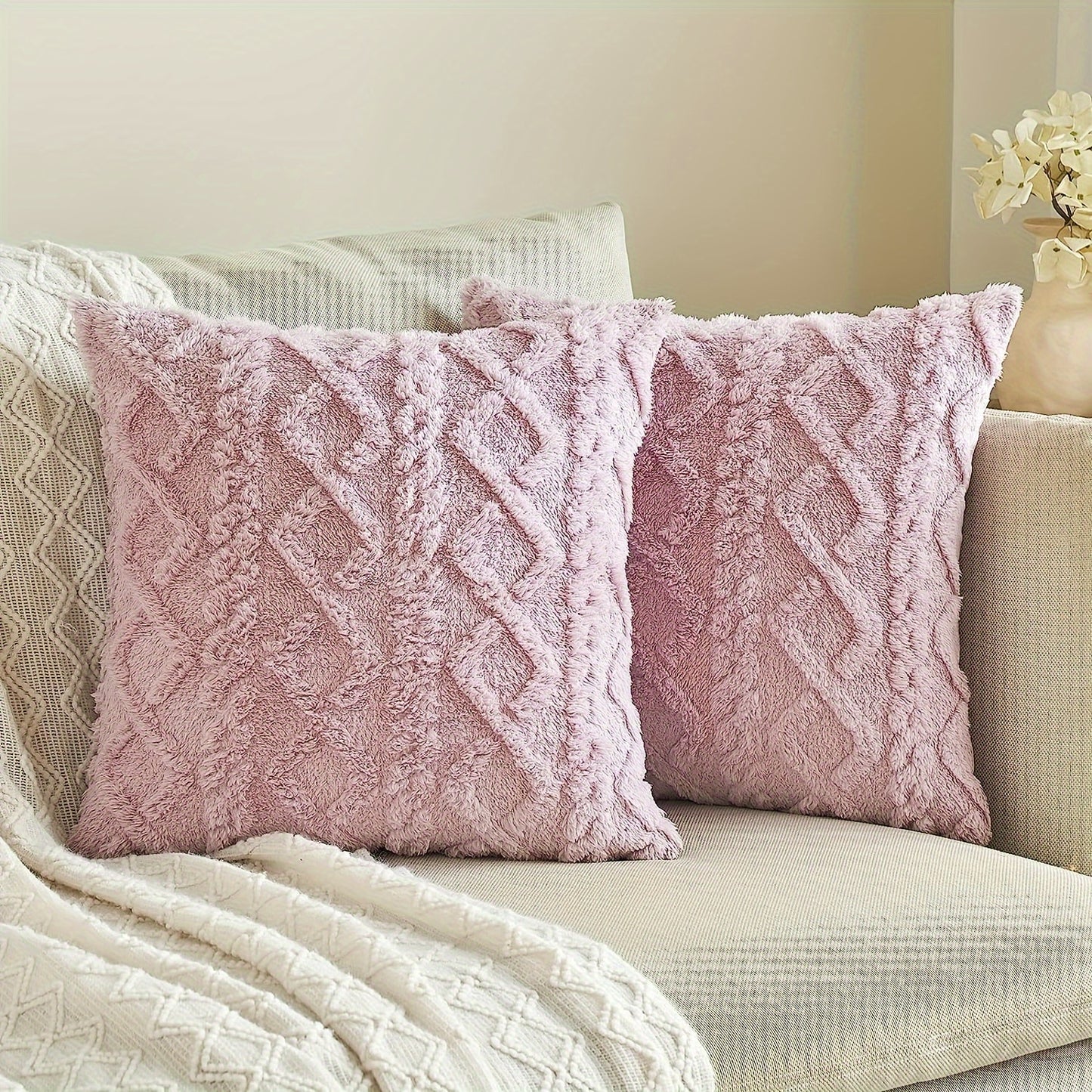 Kissenhülle mit geometrischem Muster – Weiche Plüsch-Oberfläche mit Reißverschluss