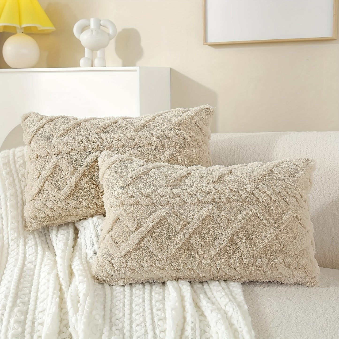 Kissenhülle mit geometrischem Muster – Weiche Plüsch-Oberfläche mit Reißverschluss